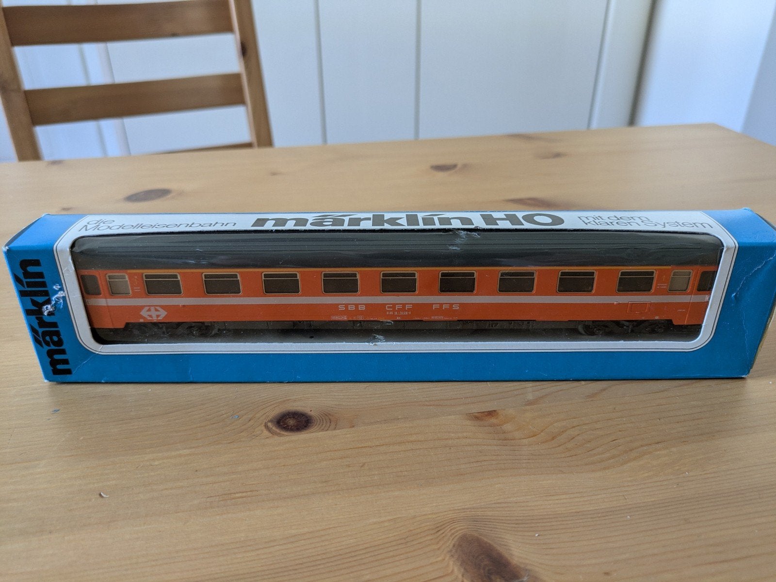Märklin Zwitserse personenwagen 4267 oranje in doosje, Wisselstroom, Wagon, Ophalen of Verzenden, Zo goed als nieuw