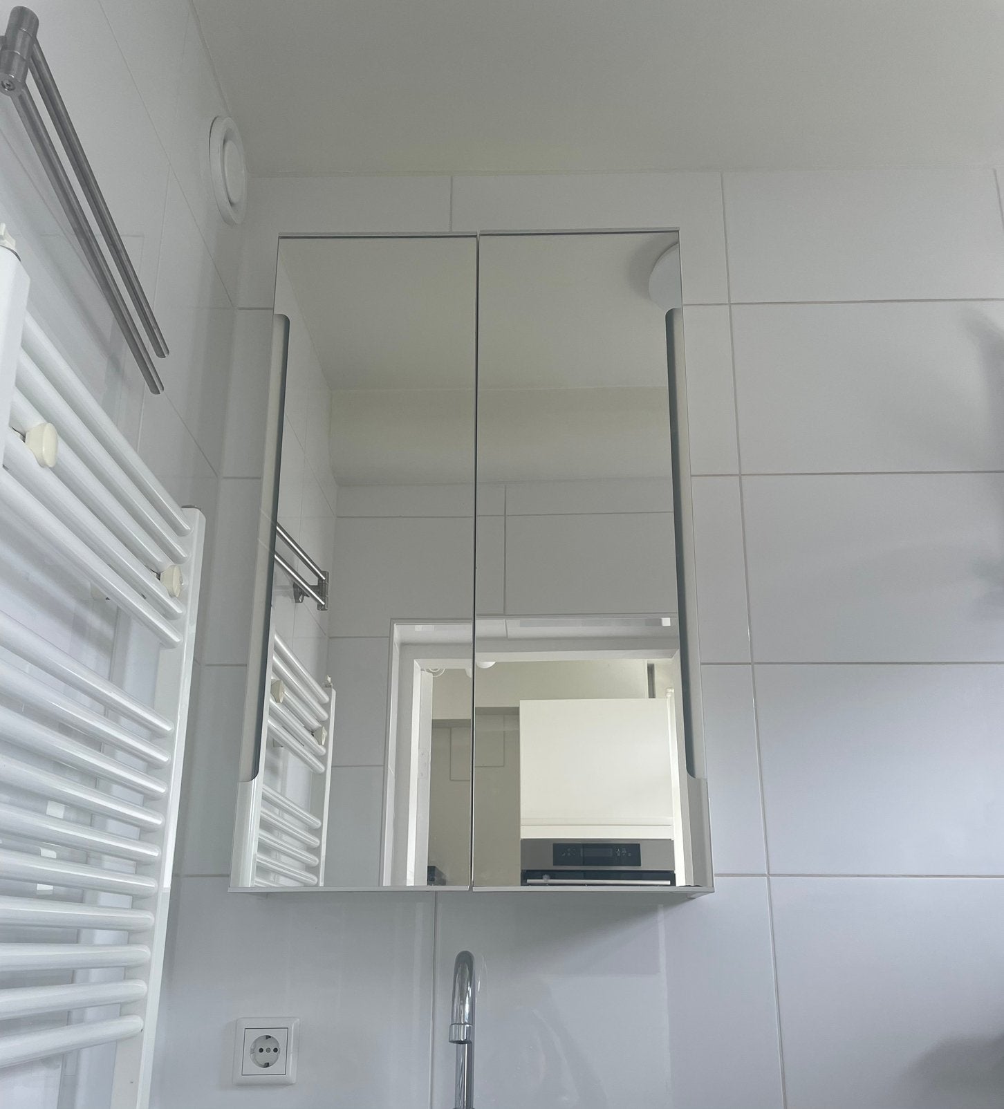 IKEA STORJORM spiegelkast met verlichting, Huis en Inrichting, Ophalen, Spiegelkast, 100 tot 150 cm, 50 tot 100 cm