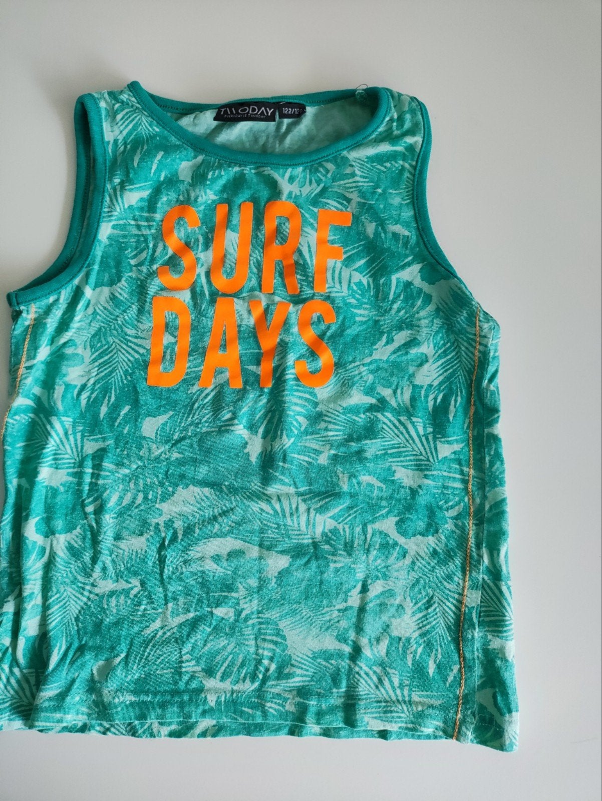 Twoday Singlet Maat 122/128 - Groen met 'Surf Days', Kinderen en Baby's, Kinderkleding | Maat 122, Gebruikt, Jongen of Meisje
