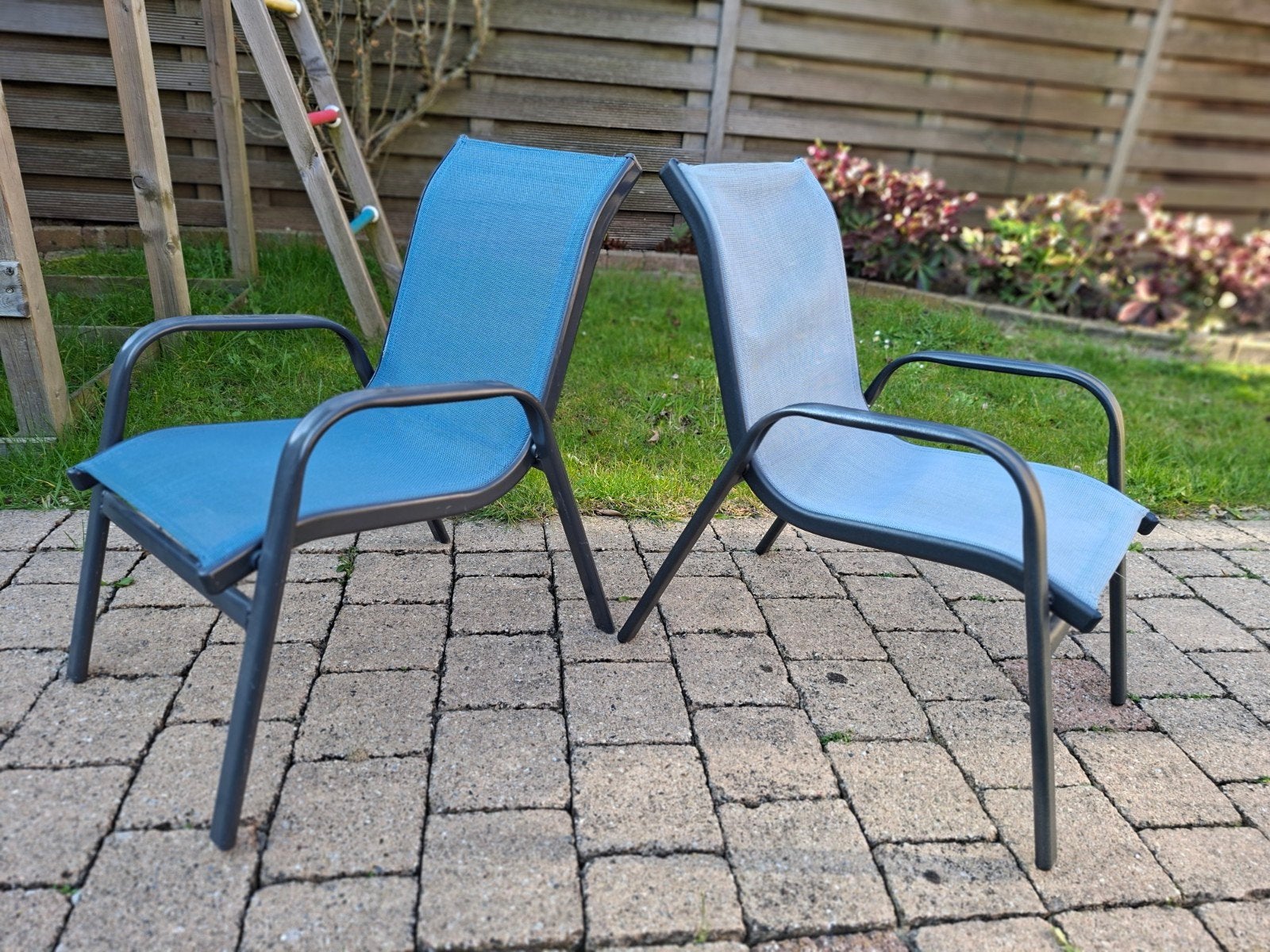 2 stevige kinder tuinstoelen, Ophalen of Verzenden, Gebruikt, Overige materialen, Stapelbaar