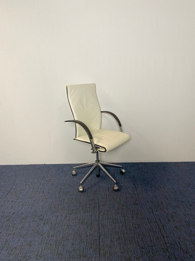 70 x Vergaderstoel Ahrend 350, gebroken wit leer, chroom, Ophalen, Gebruikt, Wit, Vijf, Zes of meer stoelen