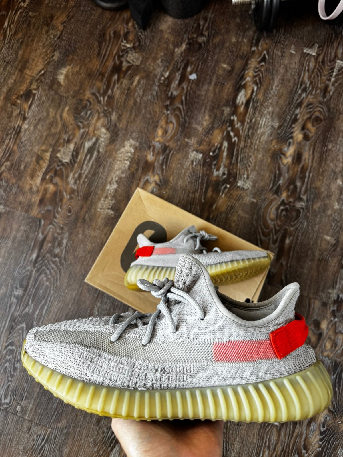 Adidas Yeezy Boost 350 V2 – Tail Light size 43 1/3, Overige kleuren, Ophalen of Verzenden, Sneakers of Gympen, Gedragen