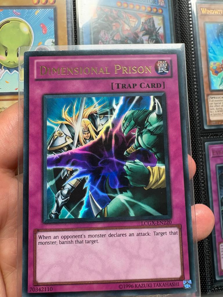 Dimensional prison yugioh, Hobby en Vrije tijd, Verzamelkaartspellen | Yu-gi-Oh!, Ophalen of Verzenden, Zo goed als nieuw, Losse kaart
