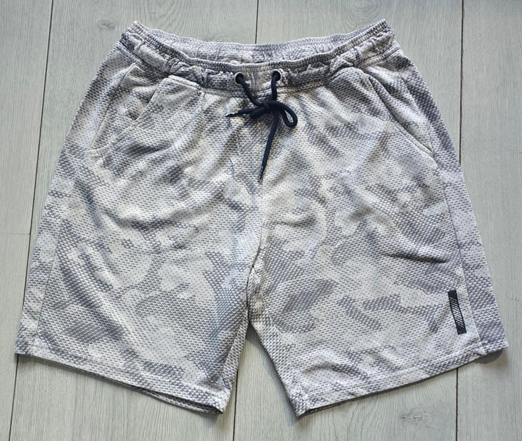 Crivit sportshort heren - grijs/wit camouflage mt M, Kleding | Heren, Sportkleding, Fitness, Maat 48/50 (M), Ophalen of Verzenden