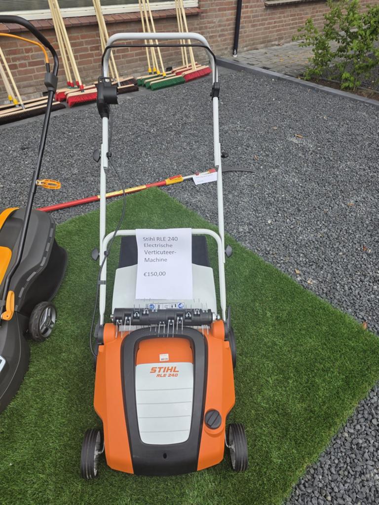 Stihl RLE 240 elektrische verticuteermachine - Zo goed als n, Ophalen of Verzenden, Zo goed als nieuw, Elektrisch