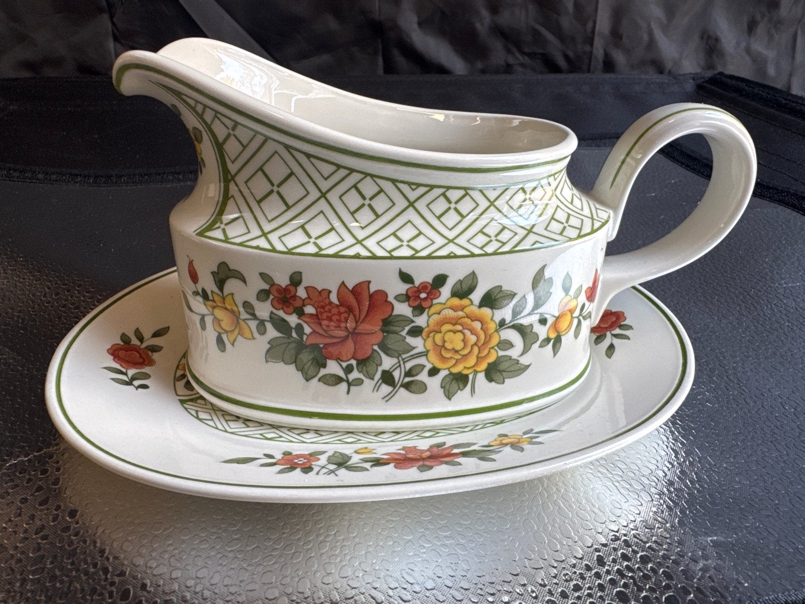 Villeroy & Boch Summerday Sauskom met Schotel, Klassiek, Ophalen of Verzenden, Zo goed als nieuw, Porselein