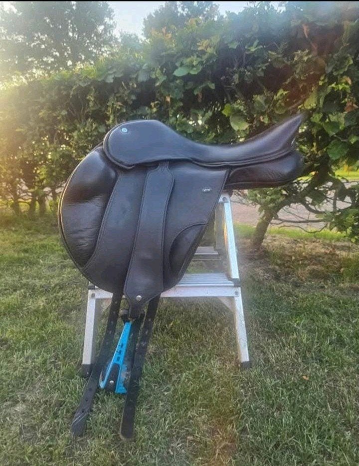 Wow springzadel eventing zadel 18 inch M, Dieren en Toebehoren, Paarden en Pony's | Zadels, Ophalen, Gebruikt, Springen