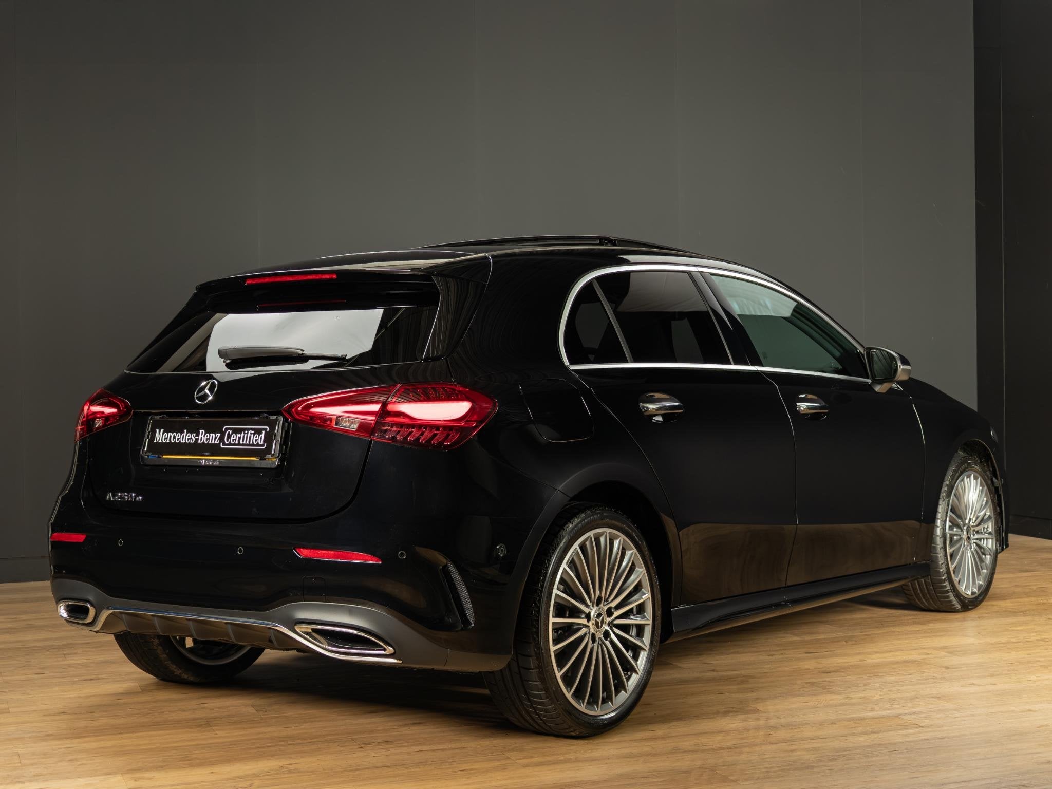 Mercedes-Benz A-Klasse Hatchback 250 e Business Solution AMG, Auto's, Mercedes-Benz, 4 cilinders, Bedrijf, Hybride Elektrisch/Benzine
