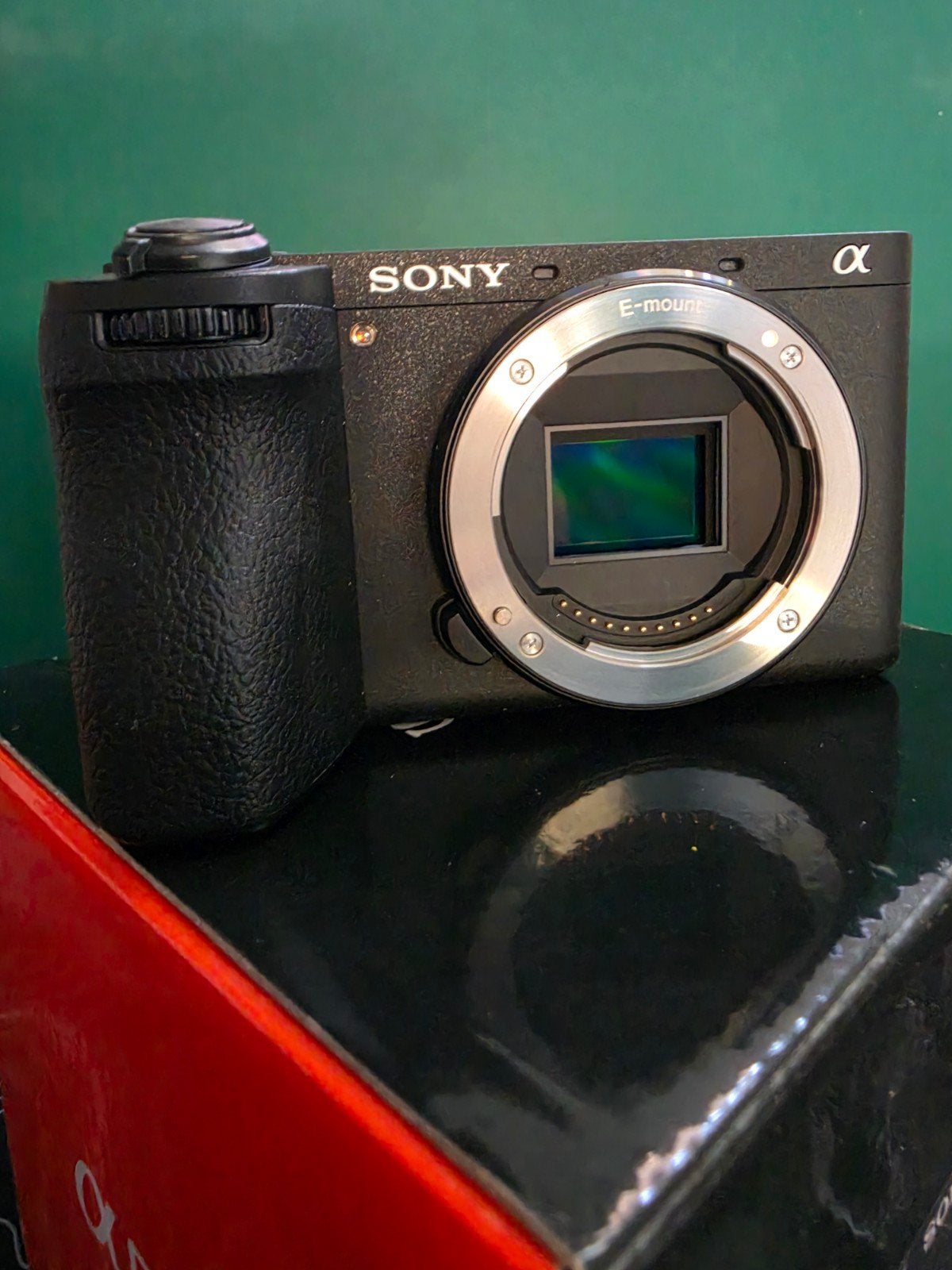 Sony A6700 + Sigma 18-50mm f/2.8, Audio, Tv en Foto, Fotocamera's Digitaal, Bluetooth, Lensdop, Ophalen of Verzenden, Zo goed als nieuw