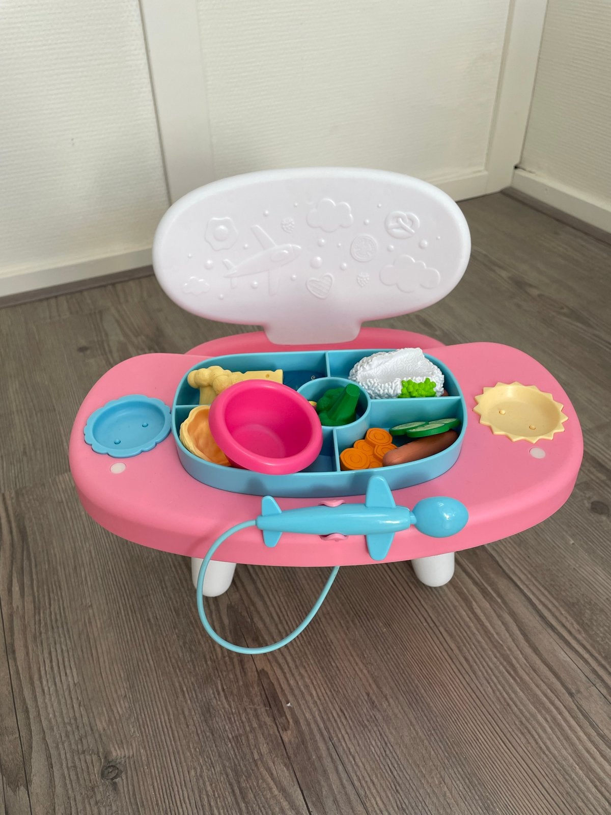 Roze speelgoedtafel met lunchbox en accessoires, Ophalen of Verzenden, Zo goed als nieuw