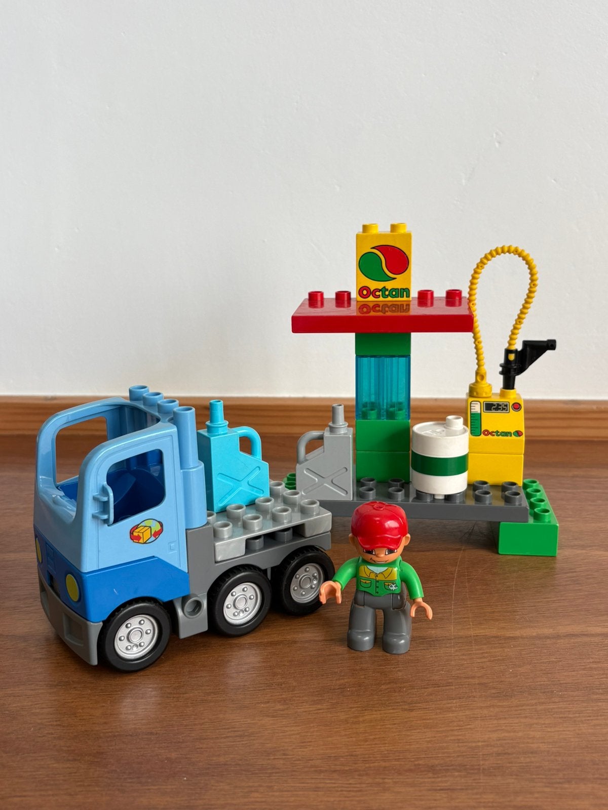 Duplo tankstation met vrachtwagen, Kinderen en Baby's, Speelgoed | Duplo en Lego, Ophalen of Verzenden, Zo goed als nieuw, Complete set