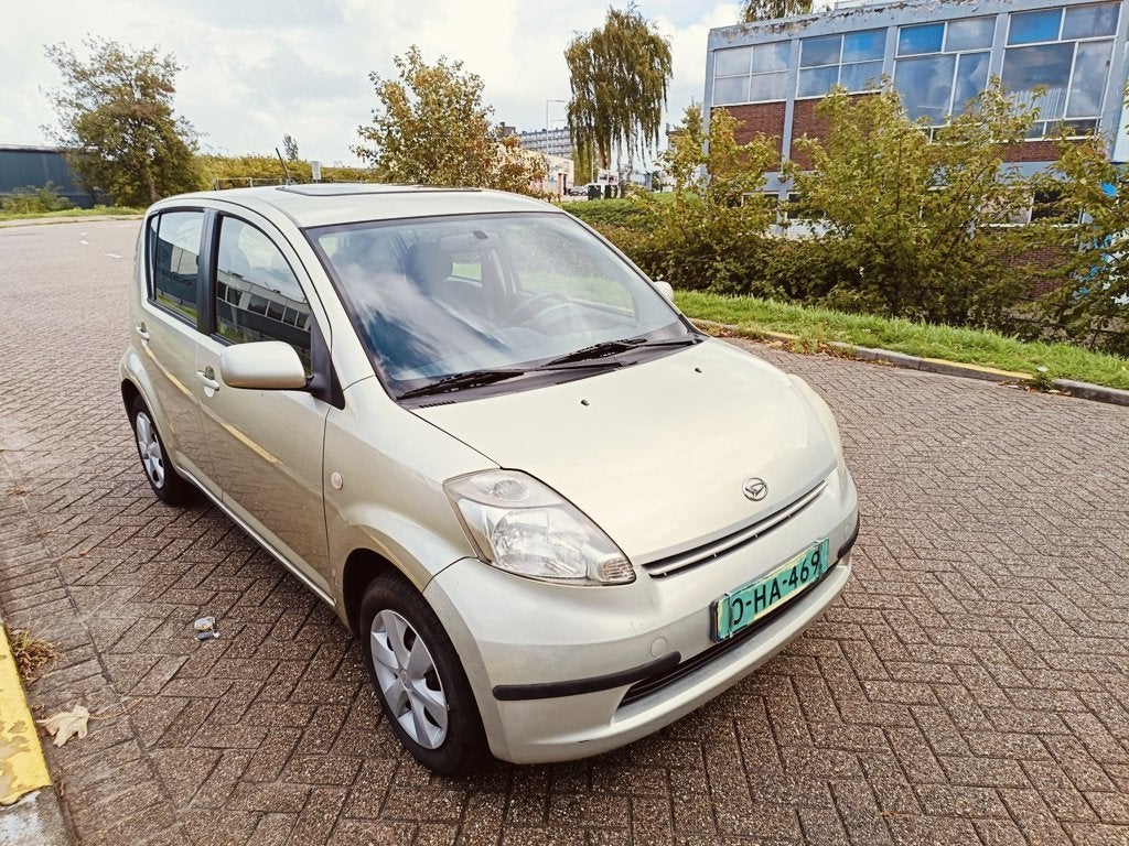 Daihatsu Sirion 2 1.3-16V Exclusive, Auto's, Gebruikt, 31 €/maand, 4 cilinders, Beige