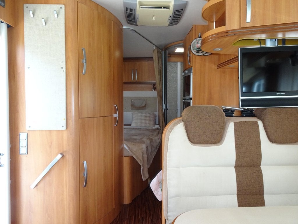 Zeer luxe Hymer B654CL met airco in leefruimte, Caravans en Kamperen, Campers, Ringverwarming, Fiat, Koelkast, Bedrijf