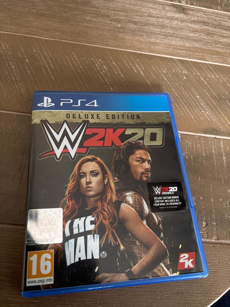WWE 2K20 Deluxe Edition PS4 - Zo goed als nieuw, Vechten, Eén computer, Ophalen of Verzenden, Zo goed als nieuw