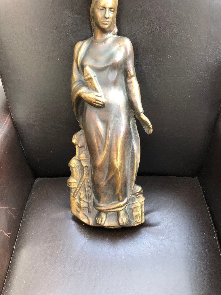 Bronzen beeld van vrouw met boek en gebouwen, Ophalen of Verzenden