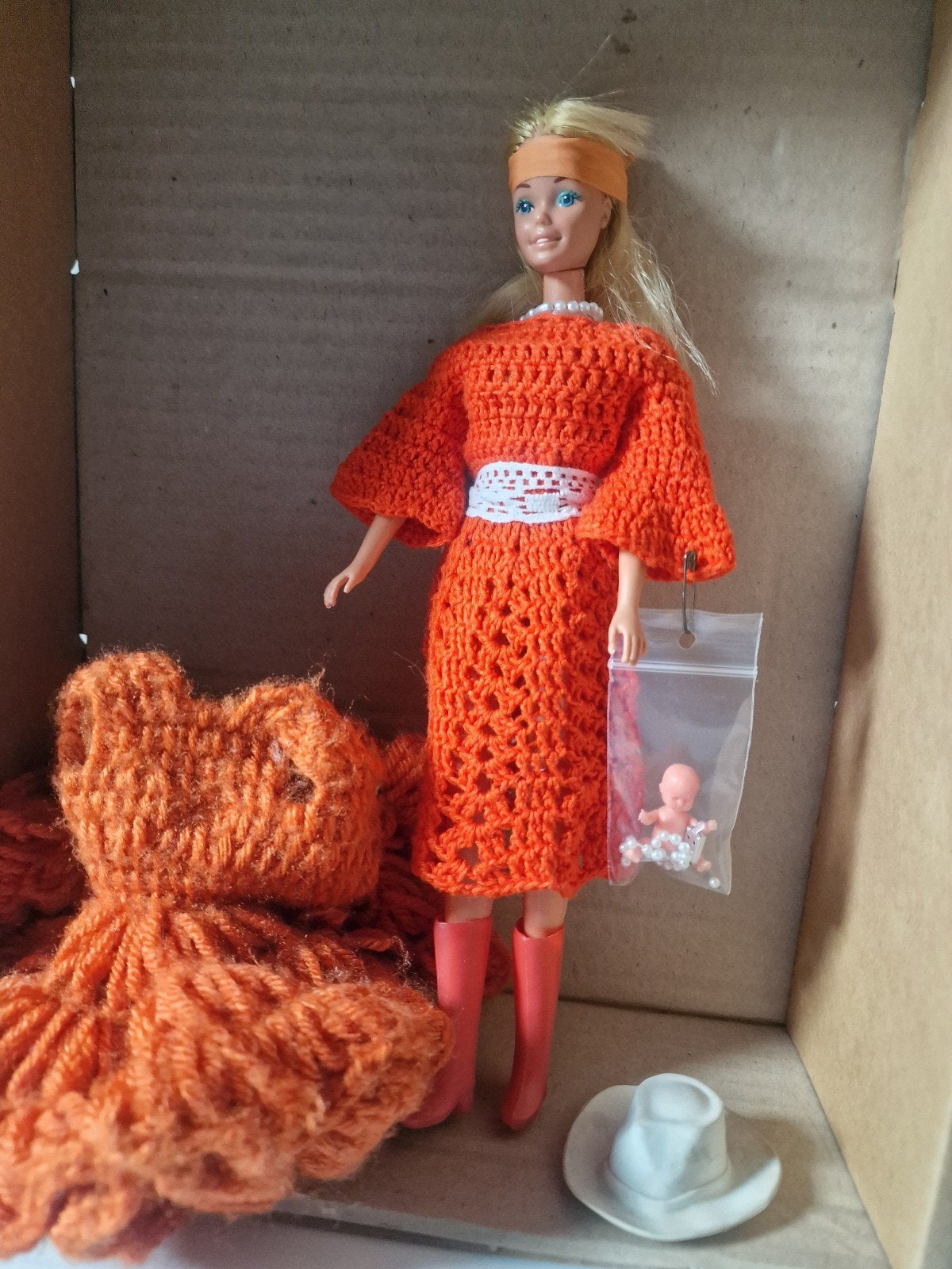 Barbiepop met gehaakte jurk, Ophalen of Verzenden, Gebruikt, Pop