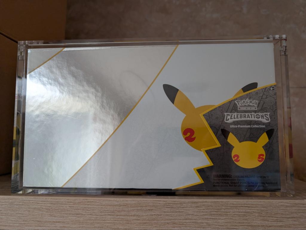 Pokemon Celebrations UPC + Acryl, Ophalen of Verzenden, Nieuw