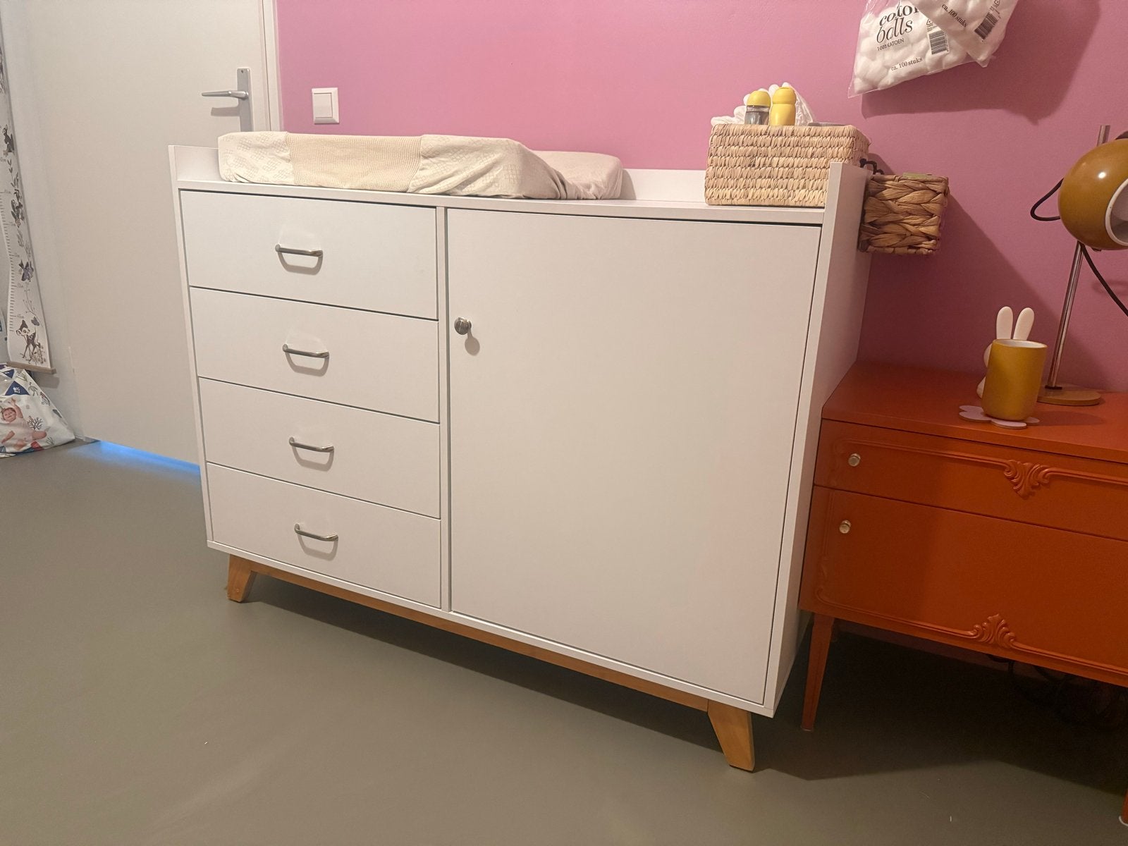 Retrolook witte Cabino commode Betsy, Ophalen, 50 tot 70 cm, Zo goed als nieuw, 75 tot 100 cm