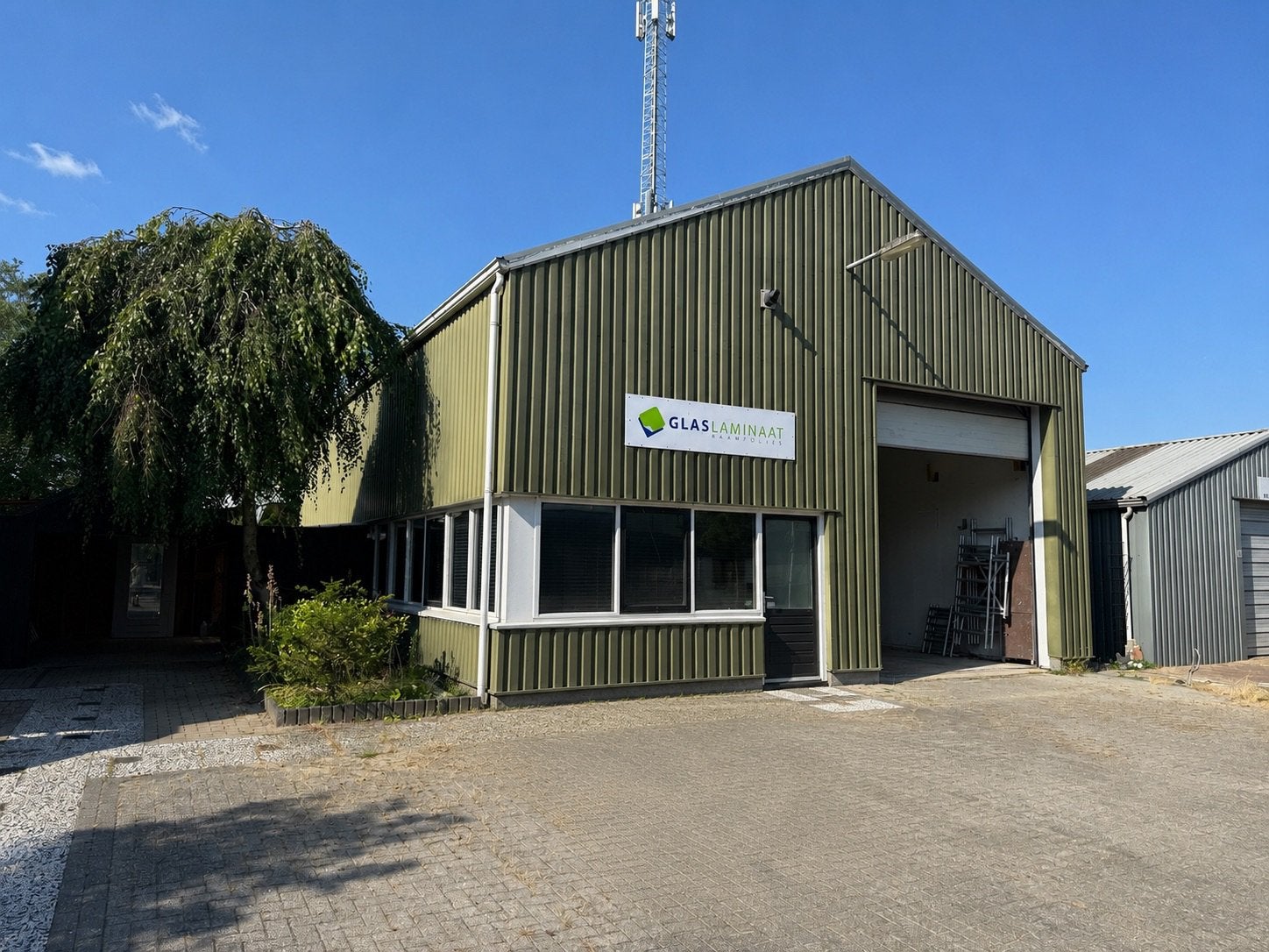 Bedrijfsruimte 295m2 met kantoor te huur in Bruinisse, Zakelijke goederen, 295 m², Huur, Opslag of Loods