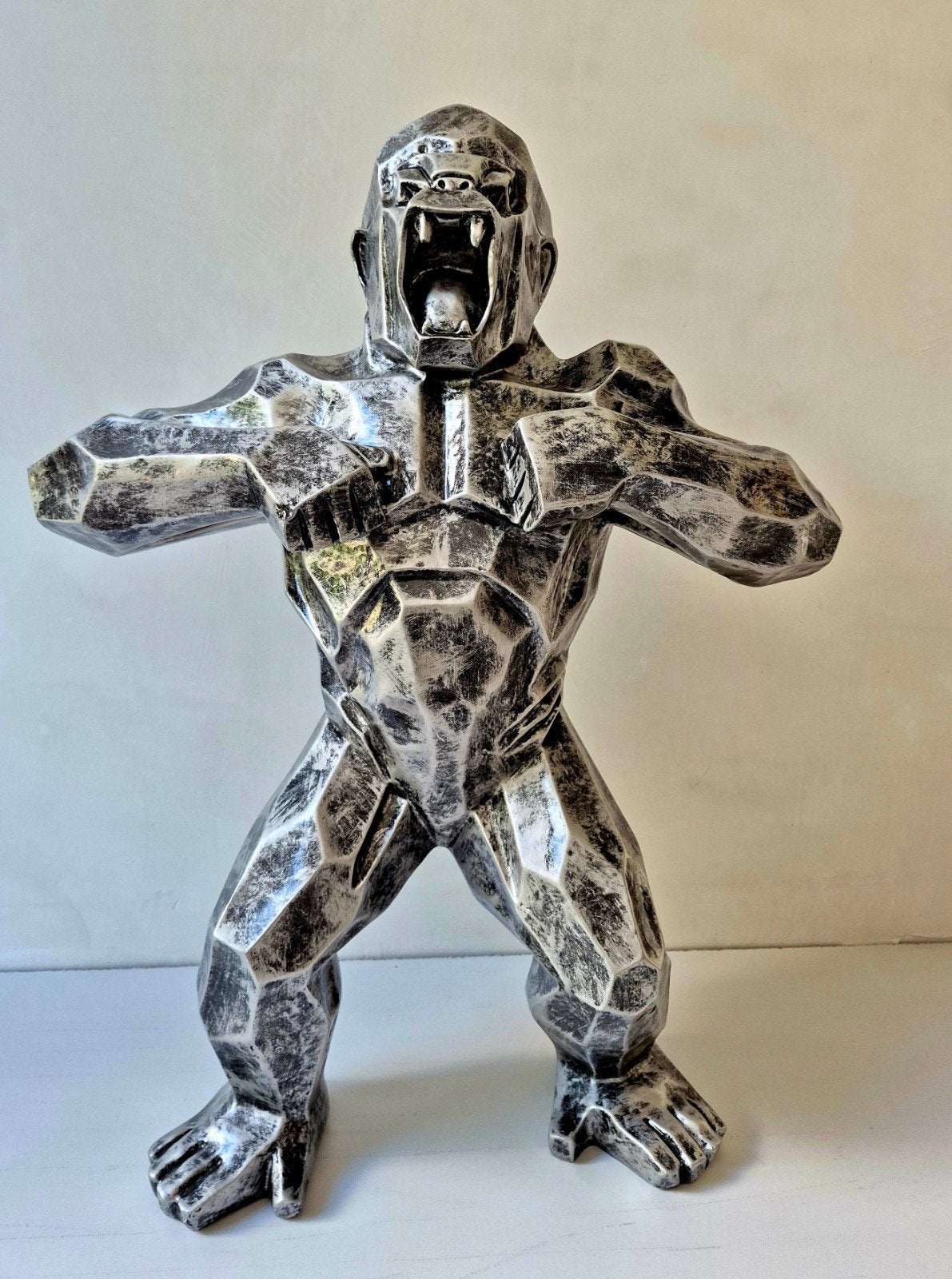 Unieke Gorilla Sculptuur - Modern Design, Antiek en Kunst, Kunststof, 50 - 100 cm, Zoogdier, Beeld