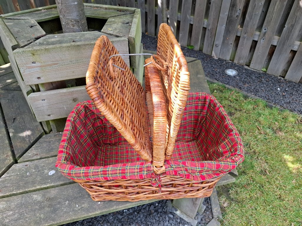Picknick mand, Hobby en Vrije tijd, Picknickmanden, Ophalen, Zo goed als nieuw