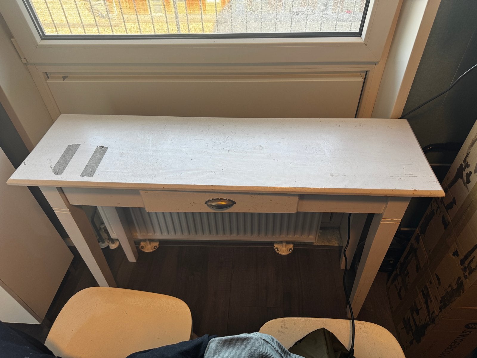 Wit bijzettafeltje met lade - opknapper, Ophalen, Gebruikt, 75 cm of meer, 60 cm of meer