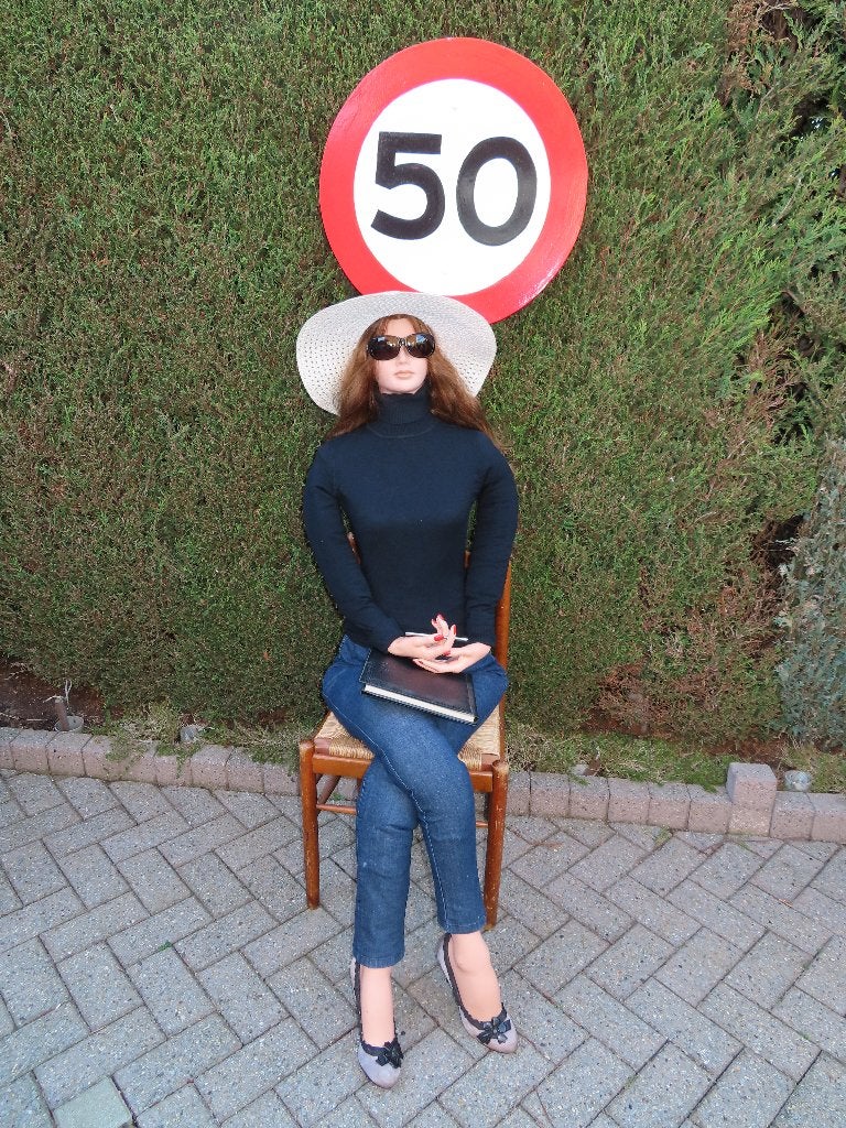 Sarah 50 levensgroot netjes gekleed met knap uiterlijk., Ophalen, Nieuw, Abraham of Sarah