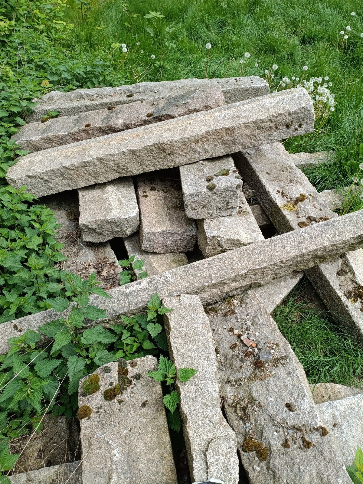 Grote partij natuurstenen balken/keien, Tuin en Terras, Grind, Keien en Split, Gebruikt, Graniet, Ophalen of Verzenden, Kei