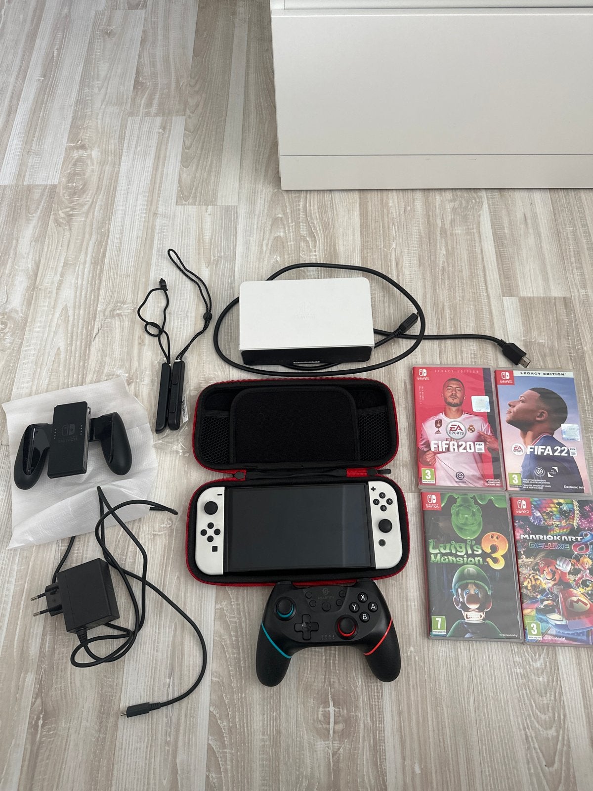 Nintendo Switch OLED met 4 games en extra controller en hoes, Switch OLED, Met games, Met 2 controllers, Ophalen of Verzenden