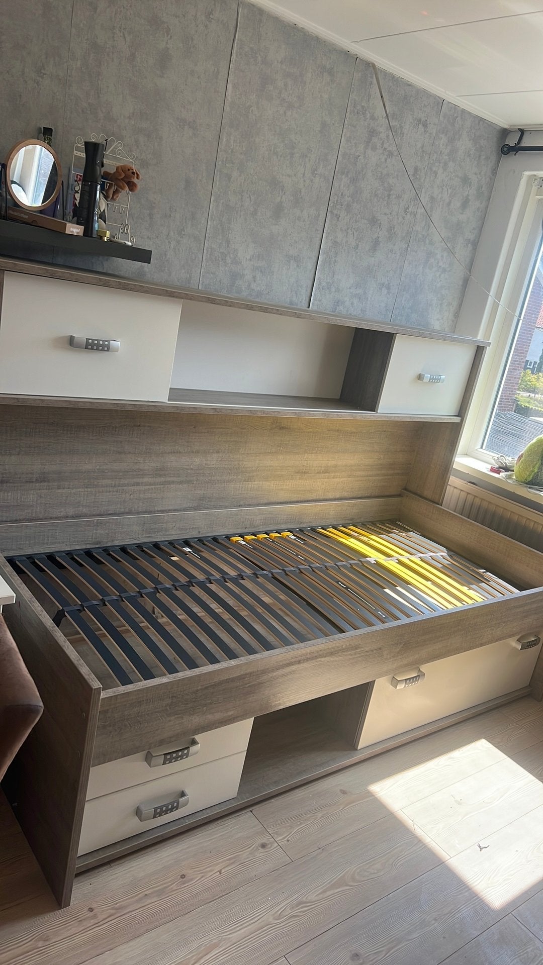 1 persoonbed inclusief achterwand, Ophalen, Zo goed als nieuw, Tweepersoons