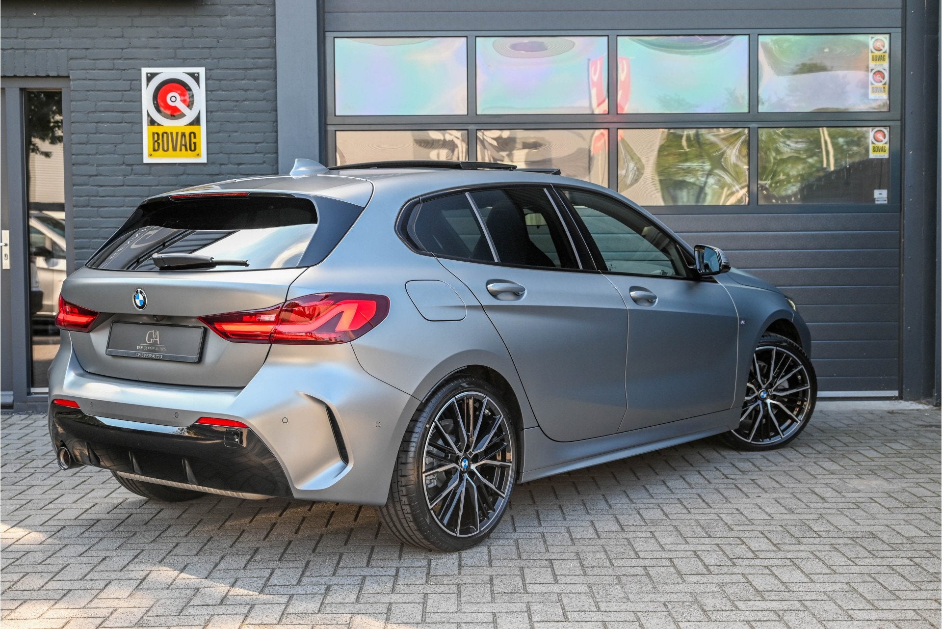 BMW 1 Serie 118i M Pano,Kuipstoelen,HK,Camera, 136 pk, Gebruikt, Bedrijf, 3 cilinders