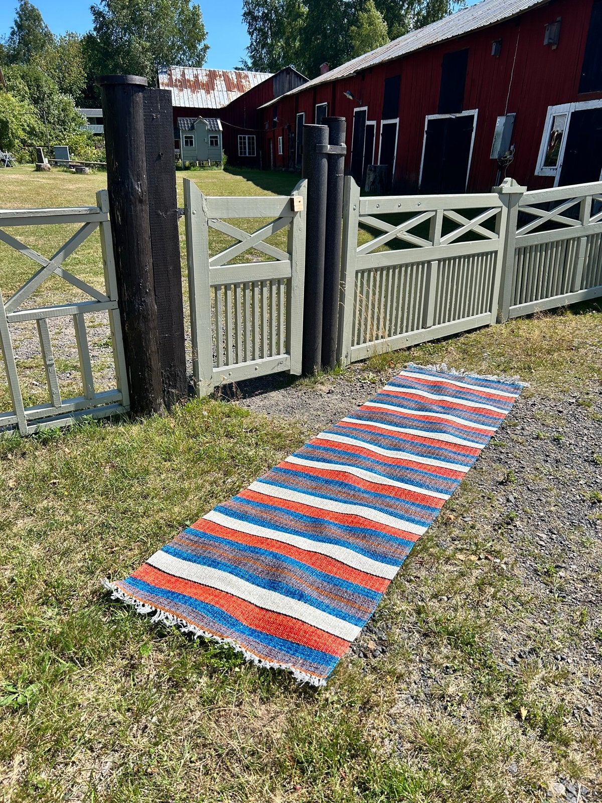 Lange Zweedse Plastmatta Loper - Heldere Kleuren, Gebruikt, Scandinavisch, Blauw, Vintage