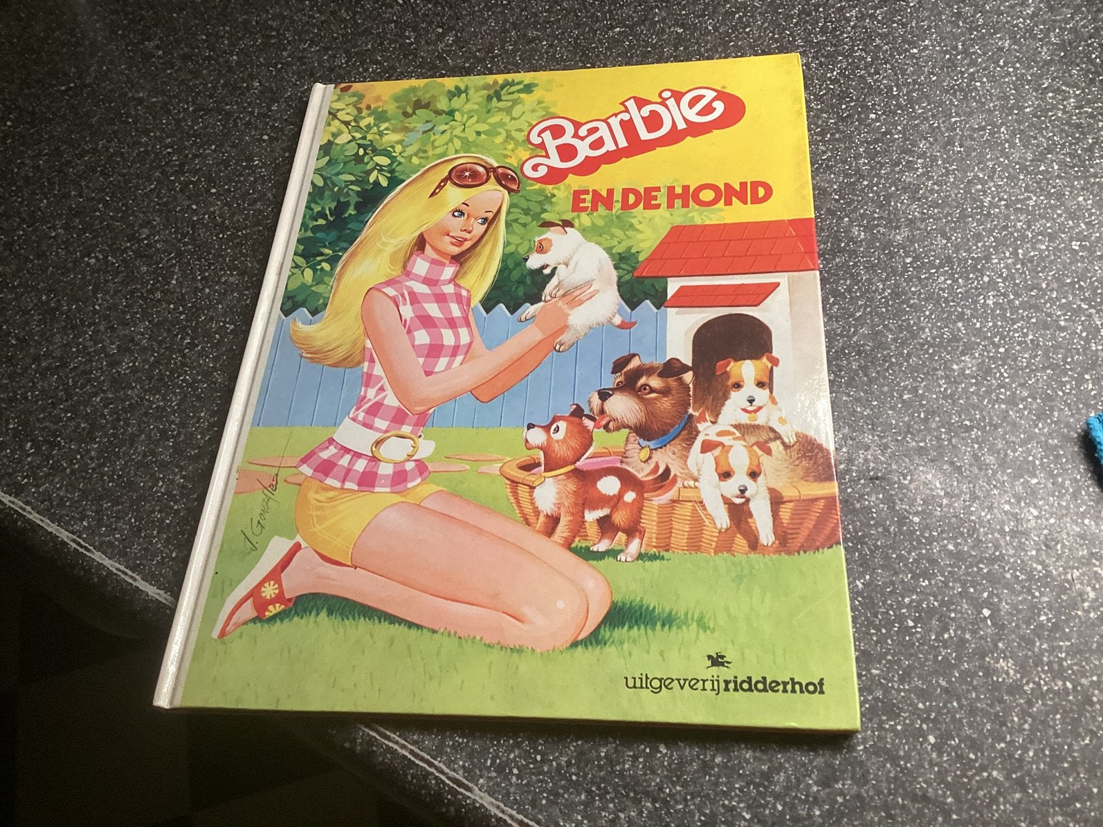Barbie en de hond, Ophalen of Verzenden, Gelezen