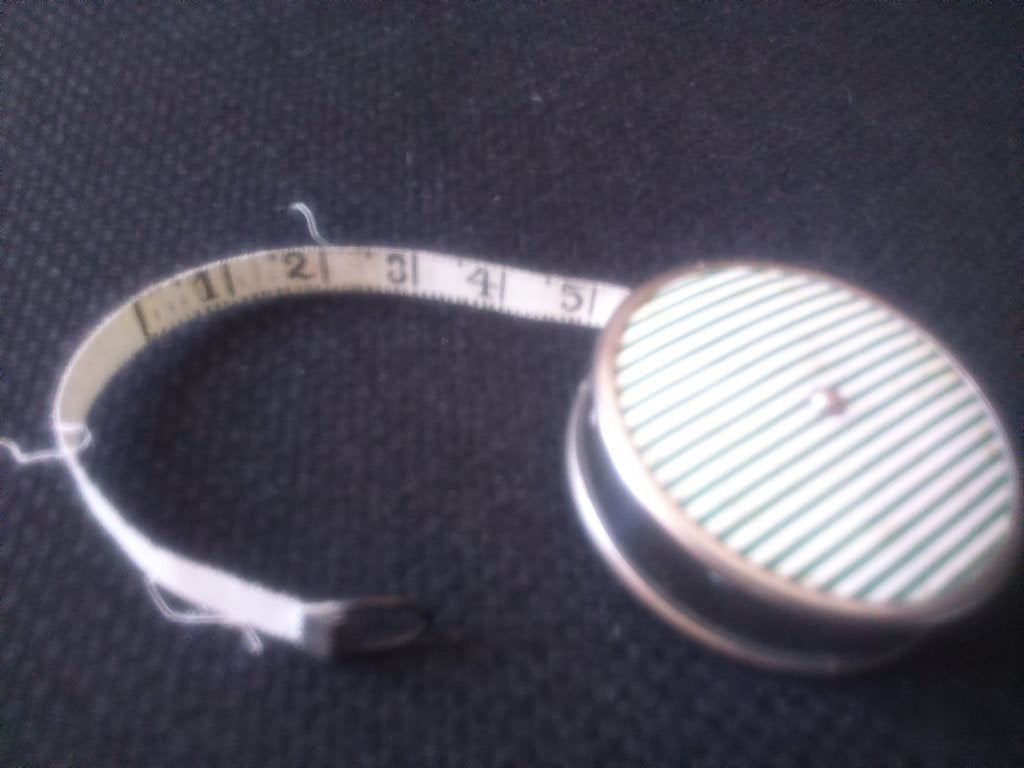vintage celluloid rolmaat met groen-wit streepmotief, Ophalen of Verzenden