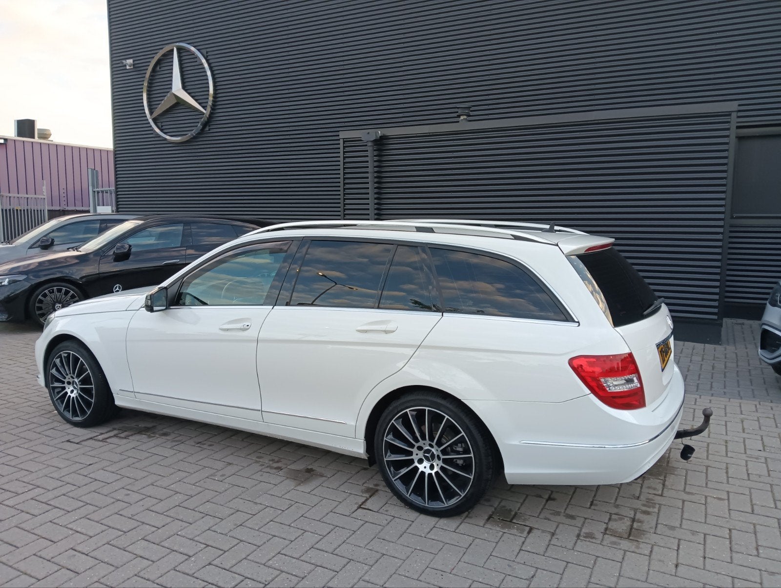 Mercedes-Benz C180 Combi AUT 2013 LEES ADVERTENTIE, Auto's, Mercedes-Benz, Automaat, Achterwielaandrijving, 1800 kg, Zwart
