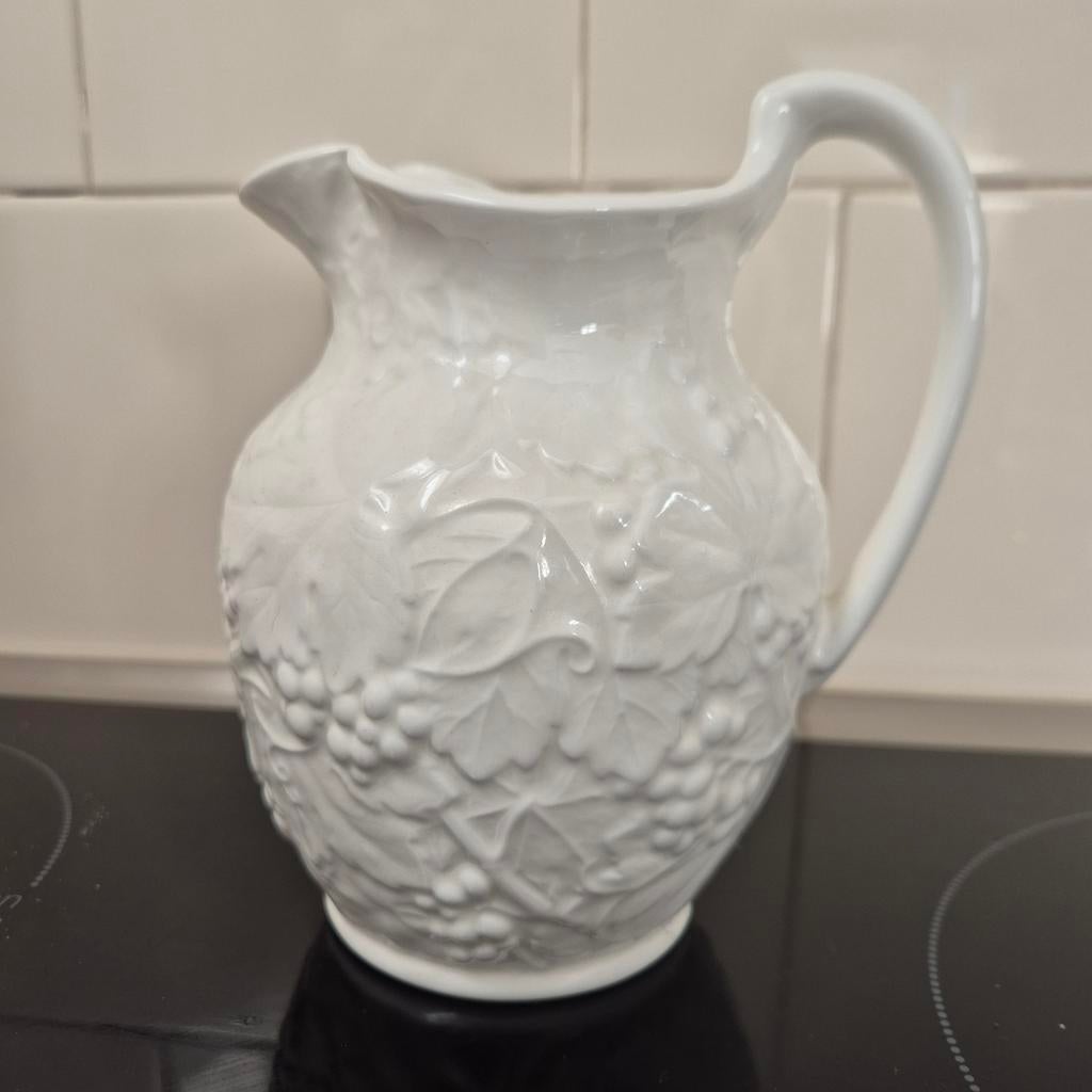 Wedgwood strawberry and vine jug, waterkan, pichet