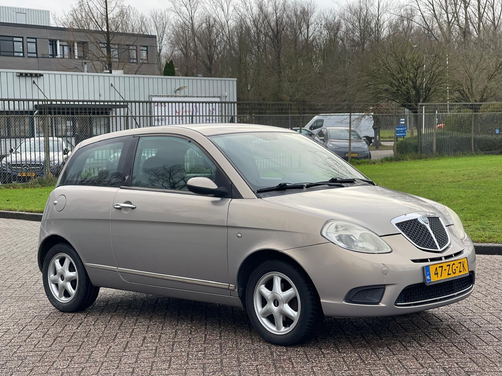 Lancia Ypsilon 1.2 Oro/AIRCO/ELECRAMEN VOOR/TREKHAAK, Auto's, Stof, Gebruikt, Beige, Origineel Nederlands