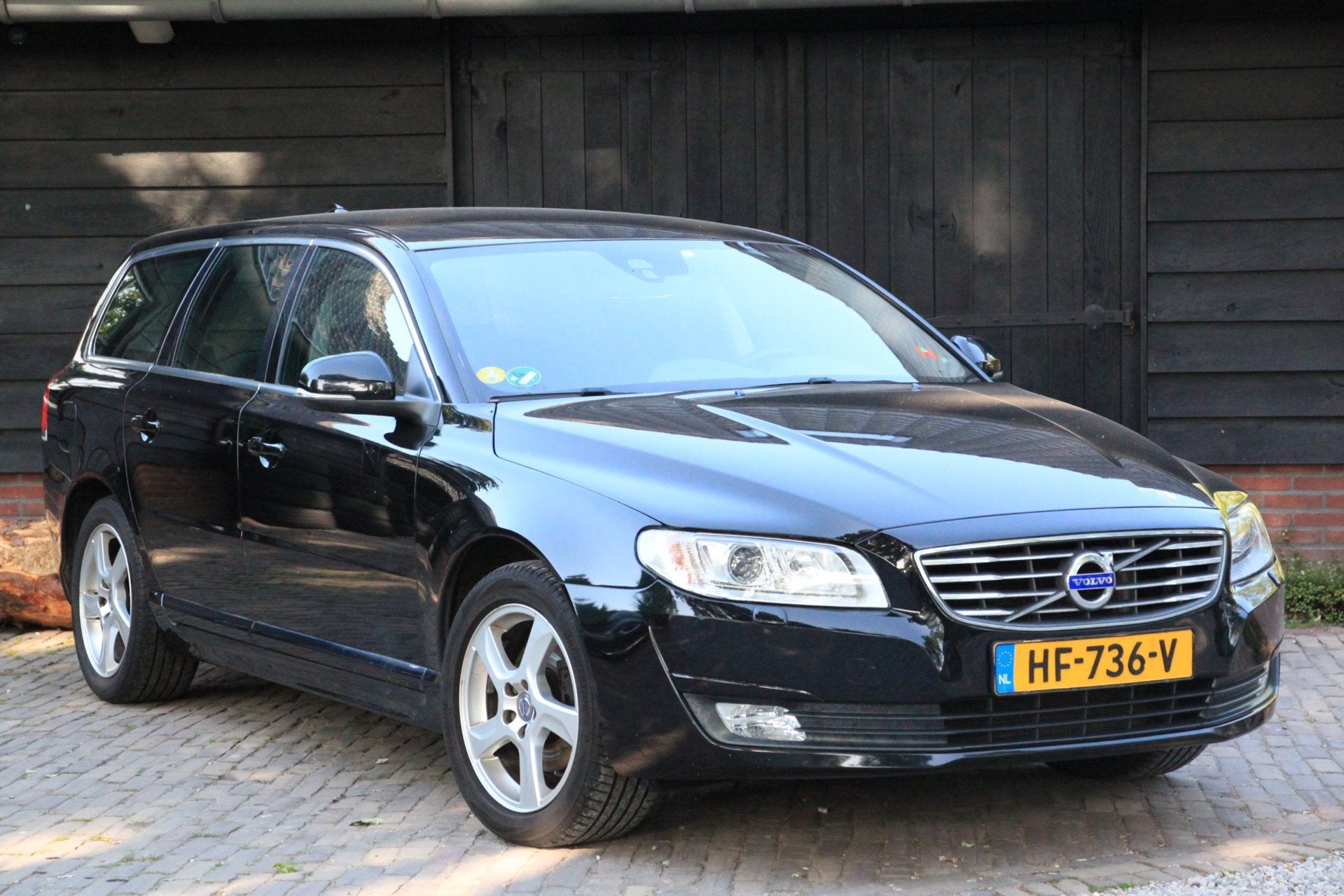 Volvo V70 2.0 D3 Classic Edition Xenon/Parkeersensor/Navigat, Voorwielaandrijving, 4 cilinders, Leder en Stof, Zwart