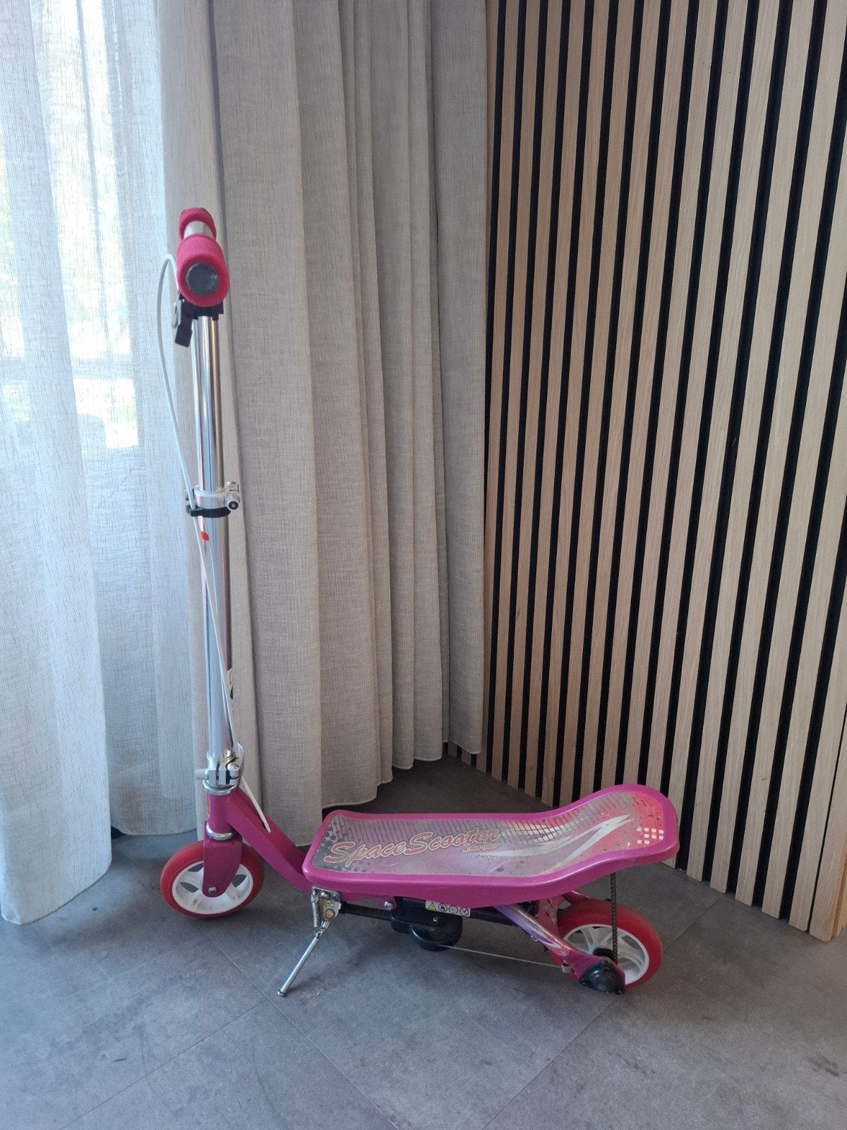 Roze Space Scooter Junior met gebruikssporen, Fietsen en Brommers, Steps, Verzenden, Gebruikt, Overige typen, Space Scooter