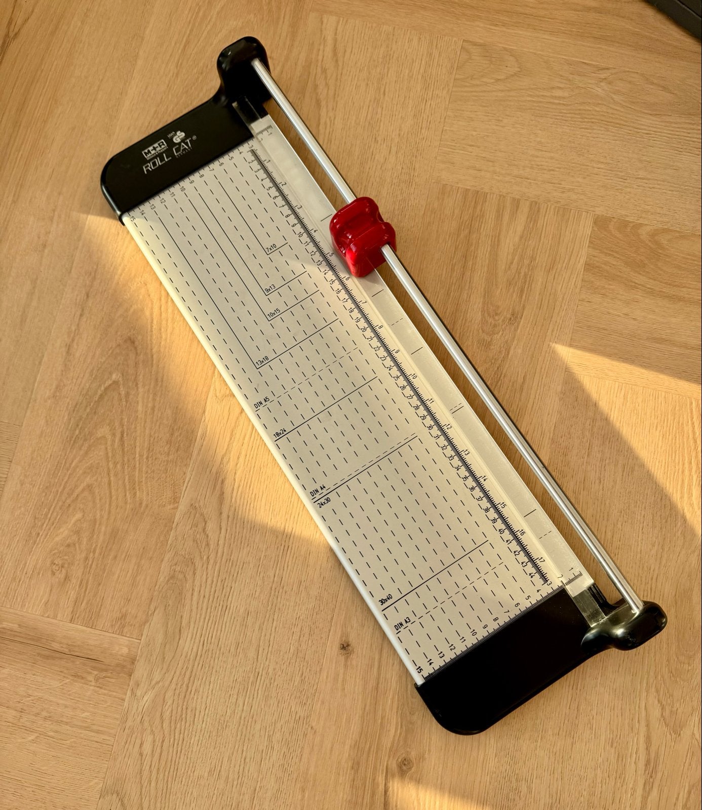 M+R Roll Cat papiersnijder A3, Hobby en Vrije tijd, Gereedschap of Toebehoren, Ophalen of Verzenden, Zo goed als nieuw, Kunststof