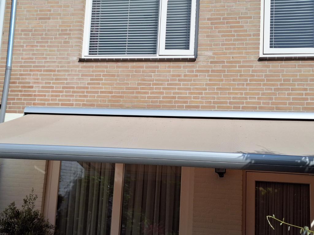 Knikarm zonnescherm met handbediening, Ophalen, Gebruikt, 450 cm of meer, 150 tot 300 cm