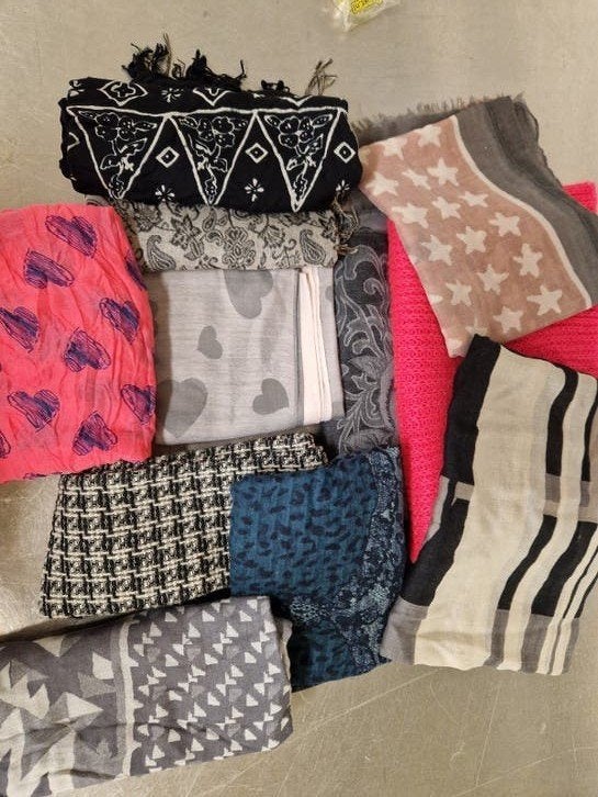 mooie  Modieuze shawls  sjaals sjaaltjes, Kleding | Dames, Ophalen of Verzenden, Nieuw, Maat 46/48 (XL) of groter, Sjaal