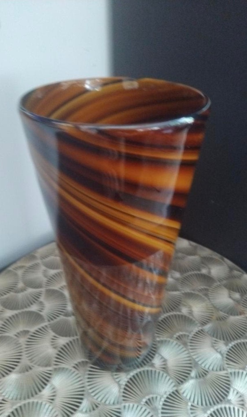 Vintage Murano vaas bruin Swirl 27 cm hoog 13 cm breed

Prij, Ophalen of Verzenden