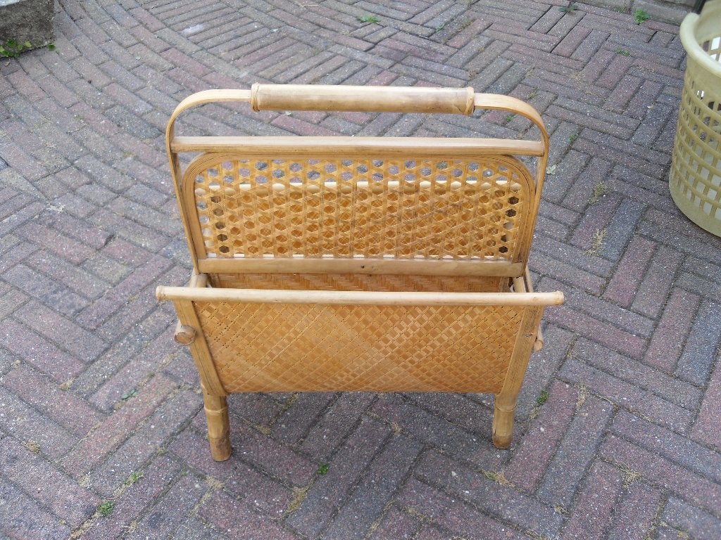 Gevlochten rotan lectuurmand, Huis en Inrichting, Woonaccessoires | Krantenbakken en Lectuurbakken, Ophalen, Met handvat, Gebruikt