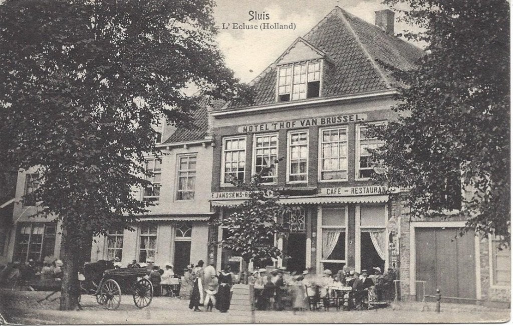 Sluis (Zld.) Hotel 't Hof van Brussel, veel Volk, gelopen, Ophalen of Verzenden, Voor 1920, Gelopen, Zeeland
