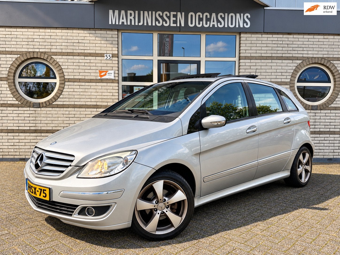 Mercedes-Benz B-klasse 150 |Pano|Trekhaak|Airco|, Auto's, Voorwielaandrijving, 15 km/l, Zwart, Leder