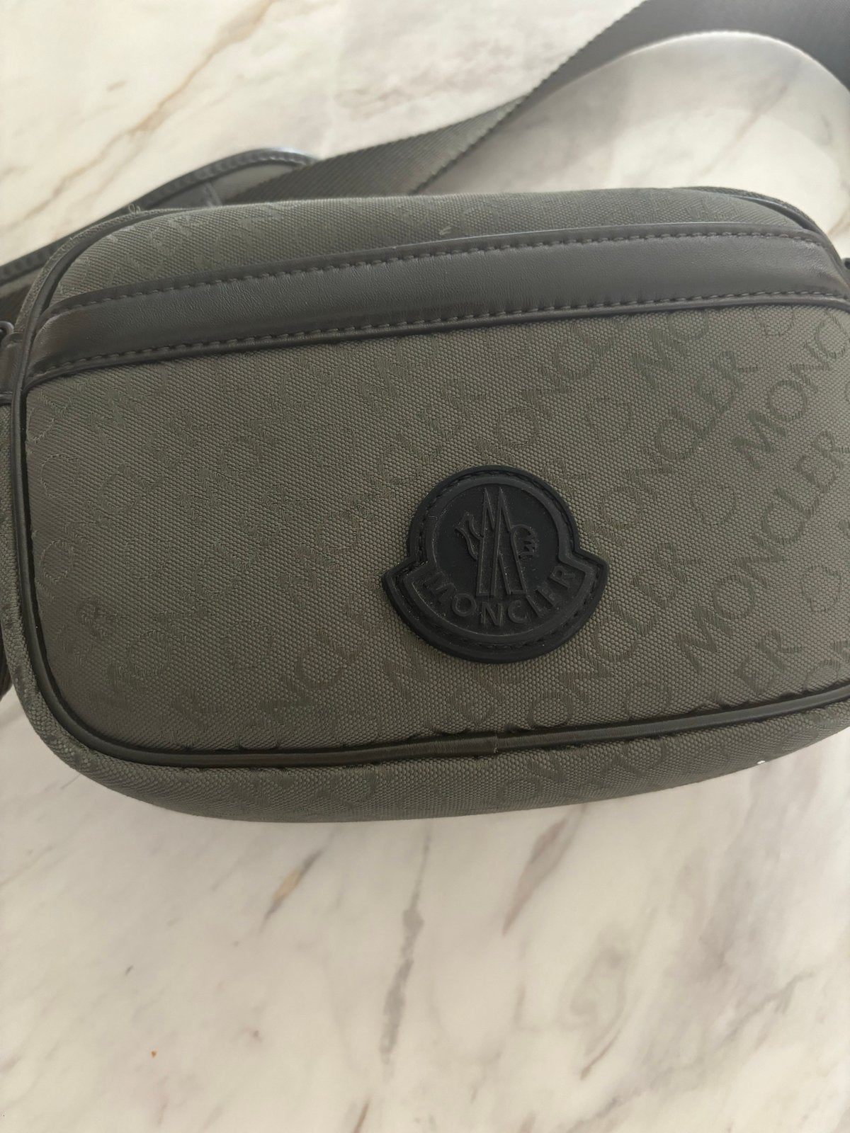 Moncler Tech Crossbody Tas - Zo goed als nieuw, Ophalen of Verzenden, Zo goed als nieuw, Overige kleuren