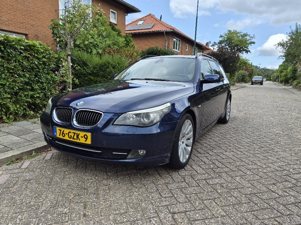 BMW 530i LCi touring yngtimer voll. onderhoud softclose, HUD, Auto's, Achterwielaandrijving, Beige, Blauw, 2996 cc