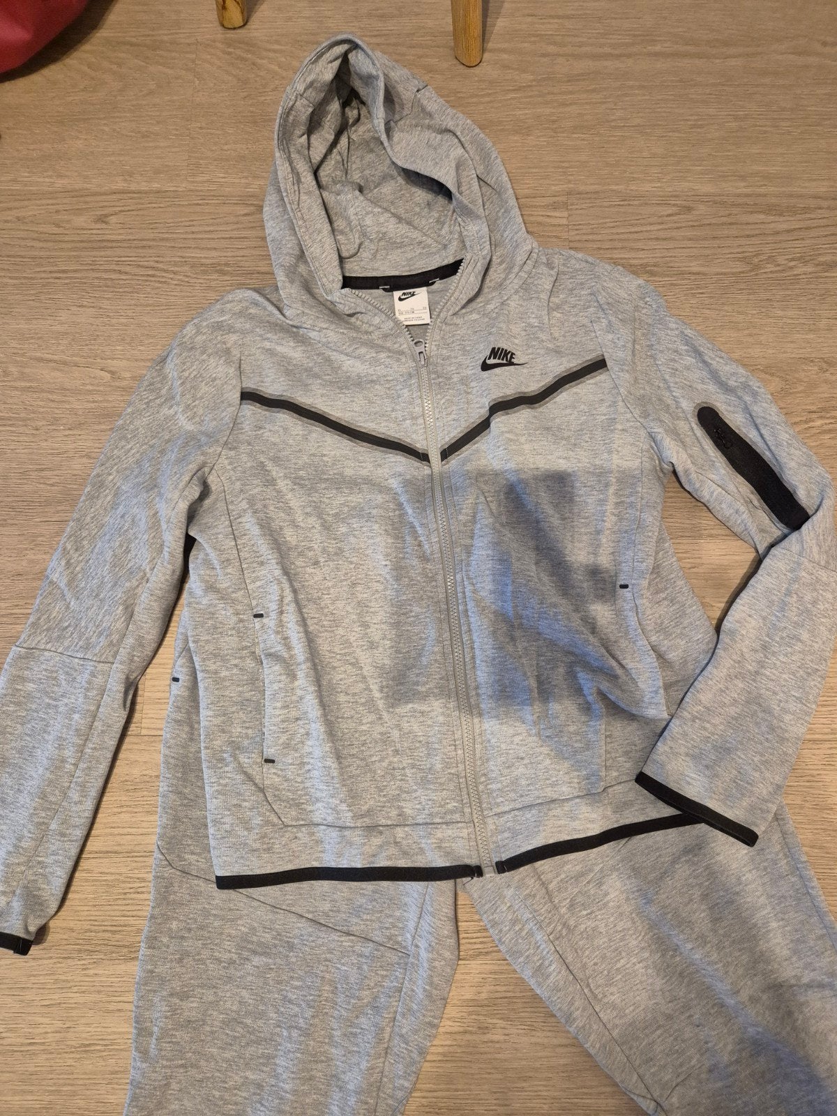 Nike Tech Fleece Trainingspak Grijs - Maat XL (158-170 CM), Ophalen of Verzenden, Zo goed als nieuw, Nike, Jongen of Meisje