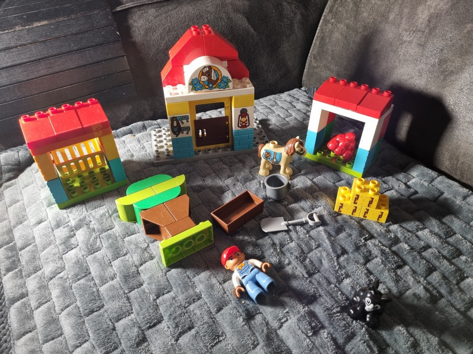 duplo paarden stal